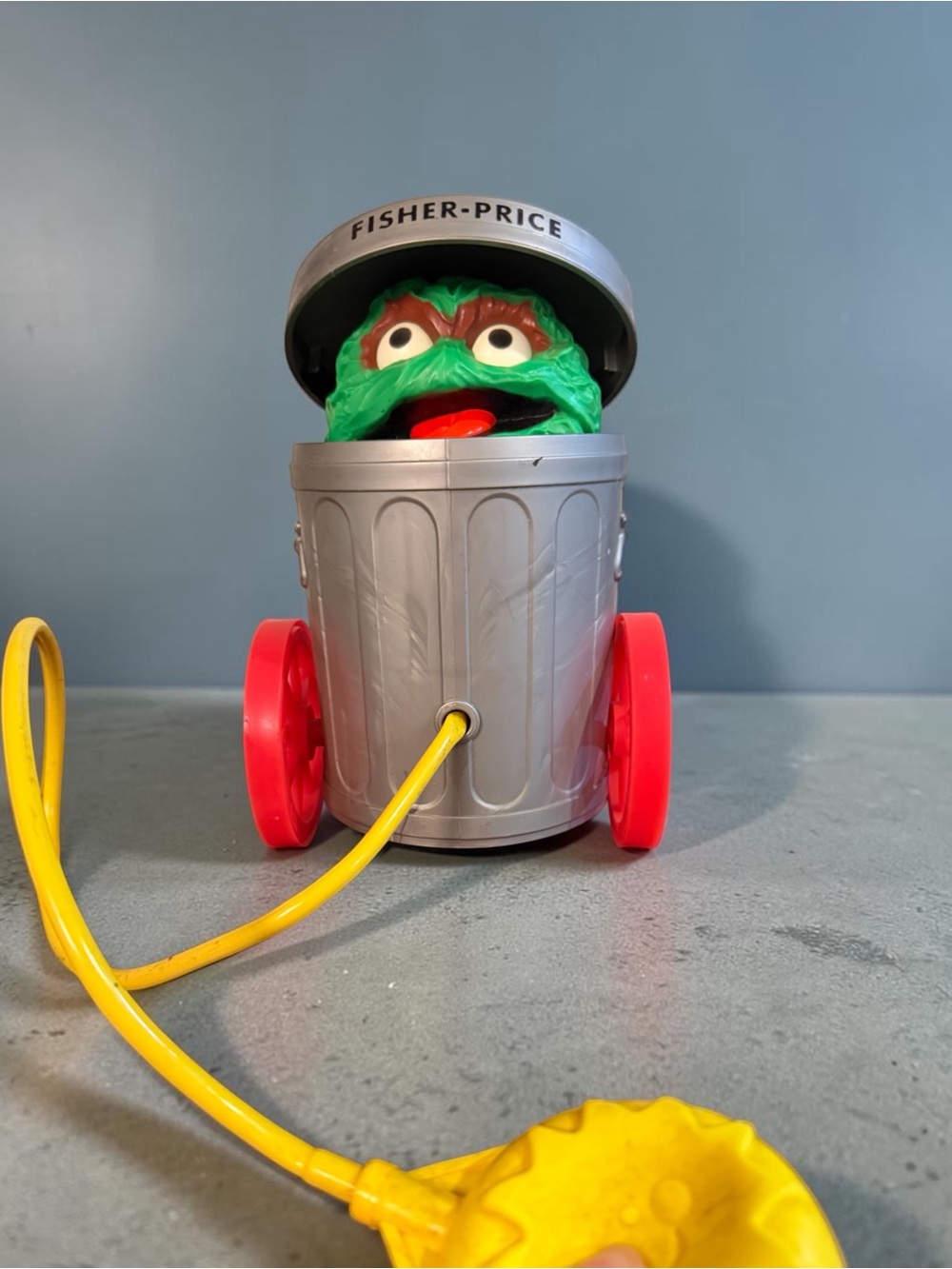 1977 Fisher Price Sesame Street Oscar the Grouch Pop-Up Toy
